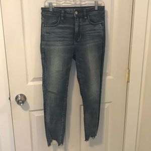 American Eagle distressed crop jegging